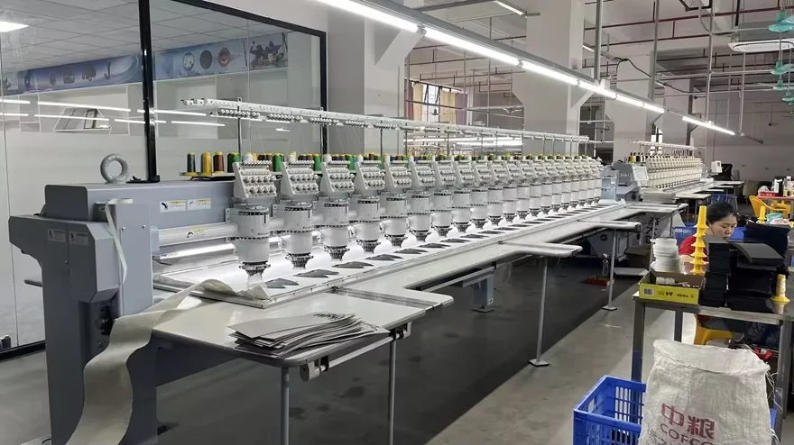 Machines à broder multi-têtes pour casquettes avec logo personnalisé